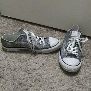 Womens size 9 converse